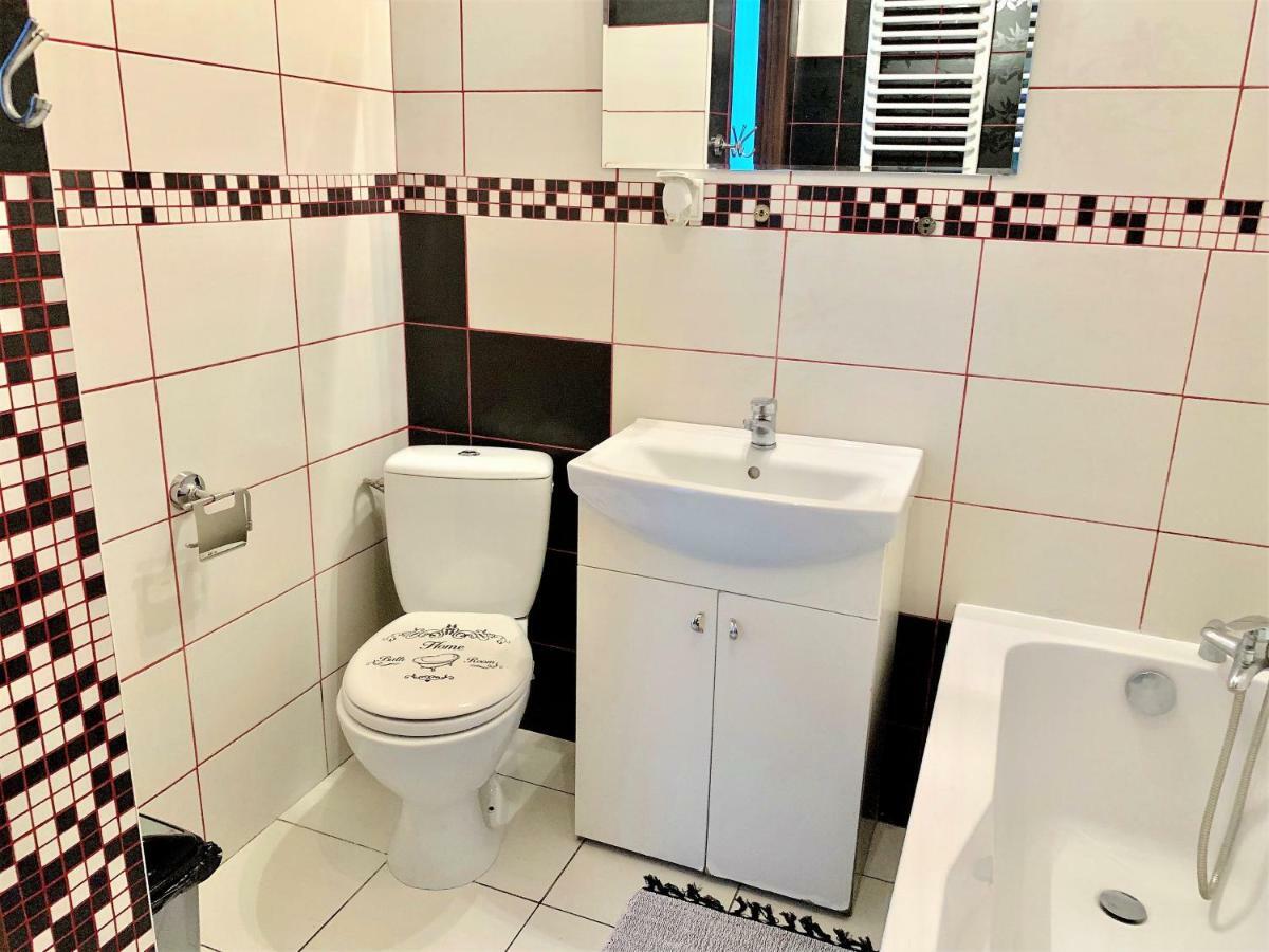 2-Room Apartment Nowy Dwór Mazowiecki Esterno foto