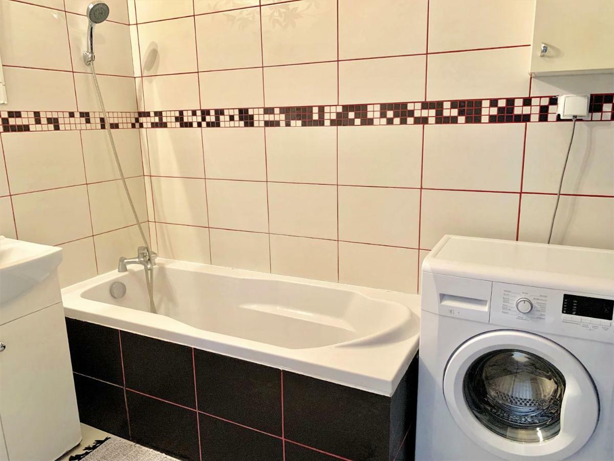 2-Room Apartment Nowy Dwór Mazowiecki Esterno foto